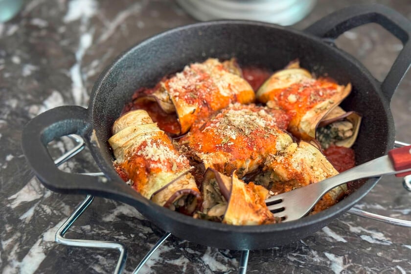 Berenjenas en rollitos: una receta que va directo al horno con lo que hay en la heladera