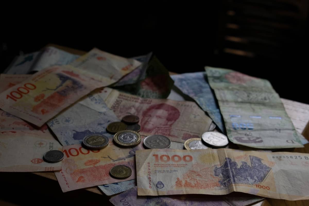 El peso en jaque: dólar estable, pero la inflación vuelve a acelerarse en septiembre
