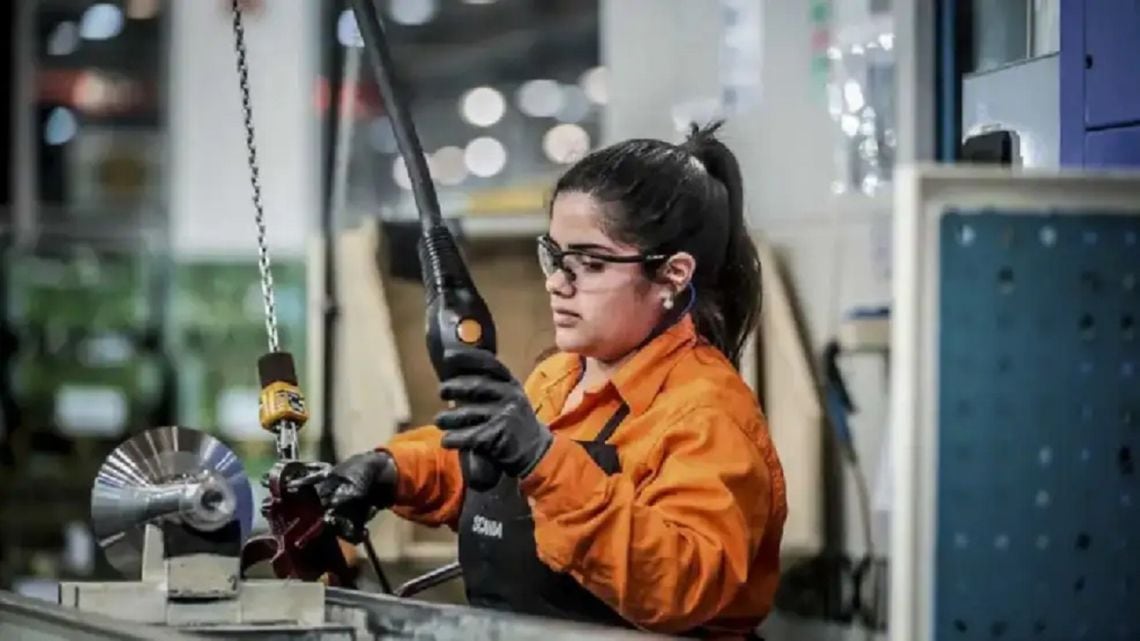 La actividad ekonomićsa 0.1% de crecimiento mensual y no revierte la caída de julio