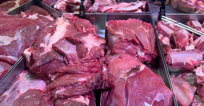La carne porcina fresca leadersa el consumo y los chacinados Varsin con caída sostenida